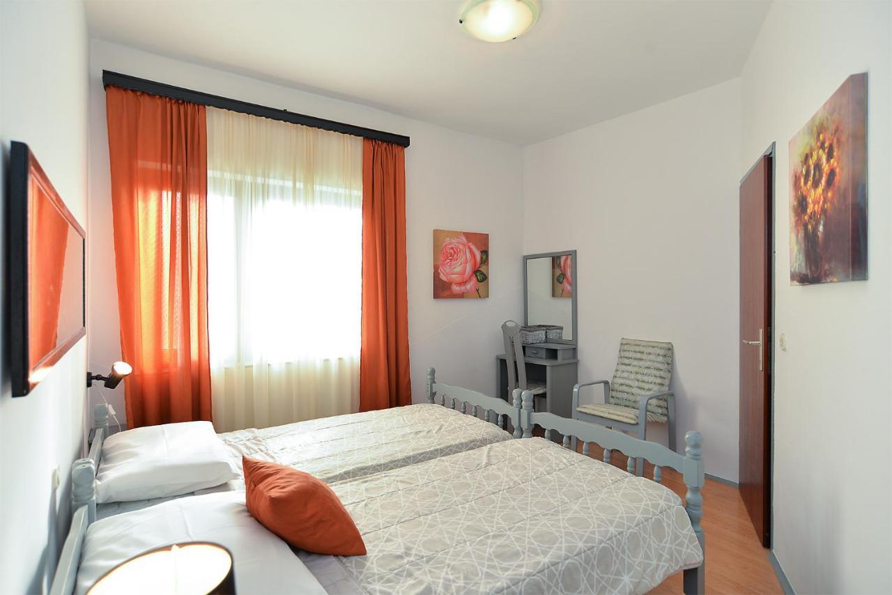 Apartments Jadranka 1279 Pomer Exterior photo